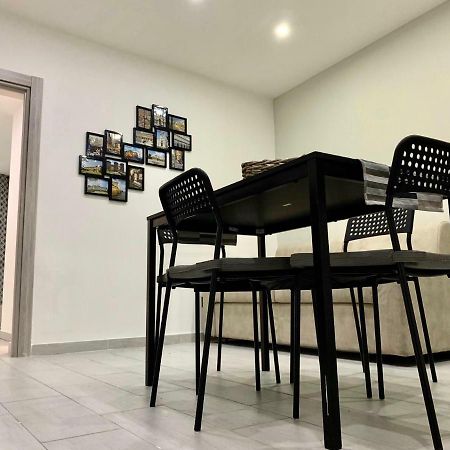 Nel Cuore Di Napoli Apartment Bagian luar foto