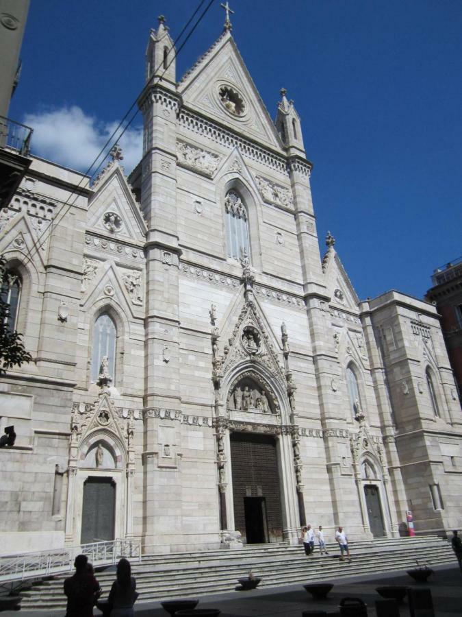 Nel Cuore Di Napoli Apartment Bagian luar foto