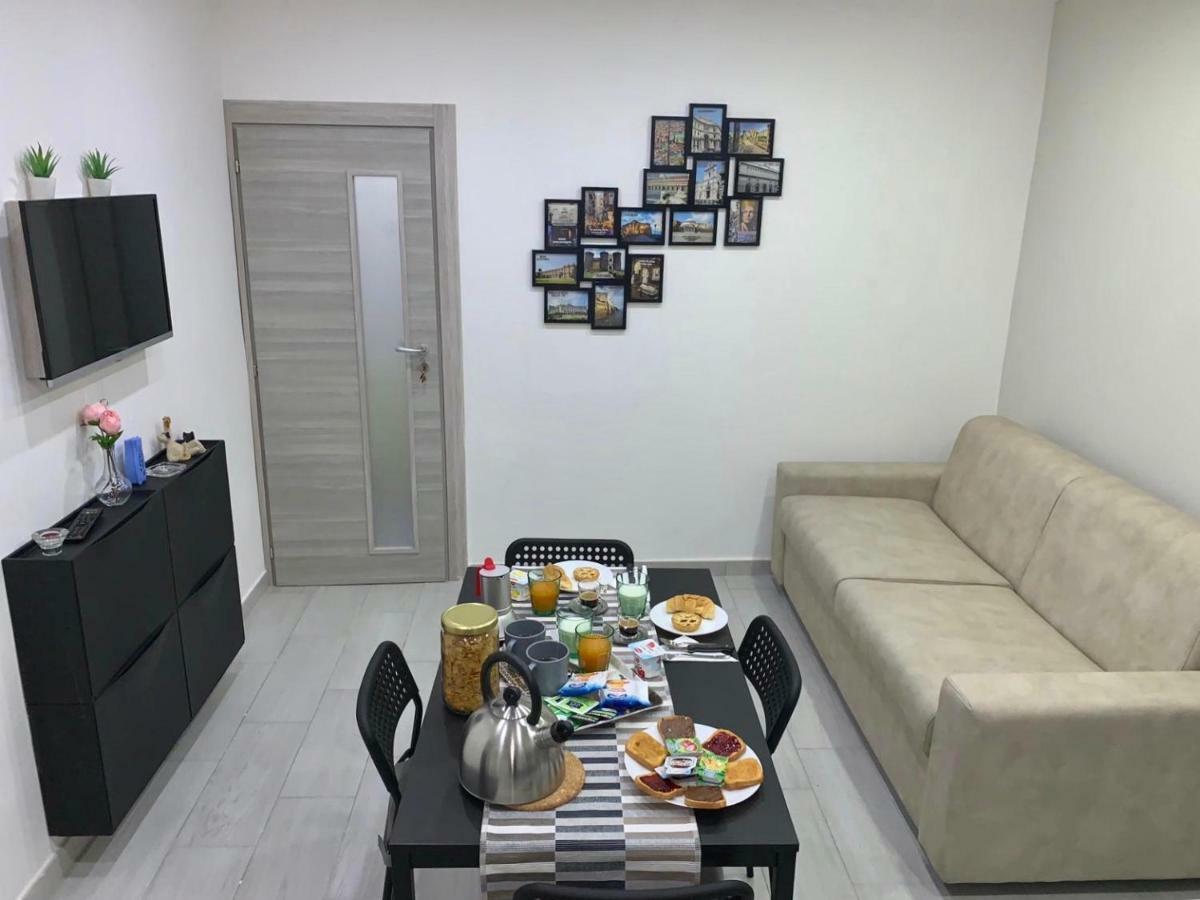 Nel Cuore Di Napoli Apartment Bagian luar foto