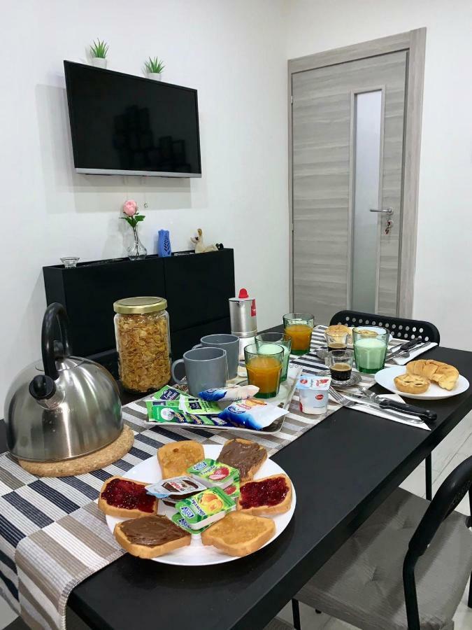 Nel Cuore Di Napoli Apartment Bagian luar foto