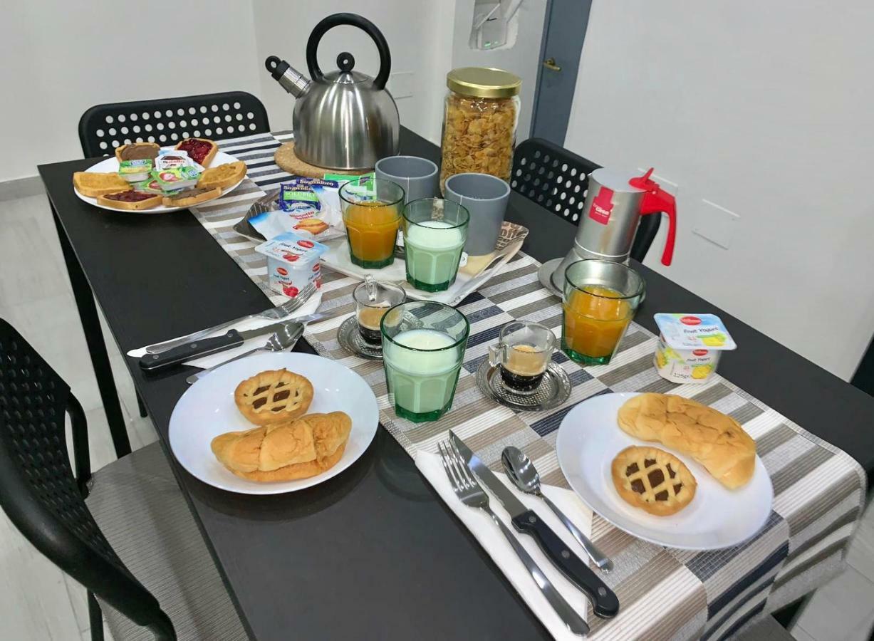 Nel Cuore Di Napoli Apartment Bagian luar foto